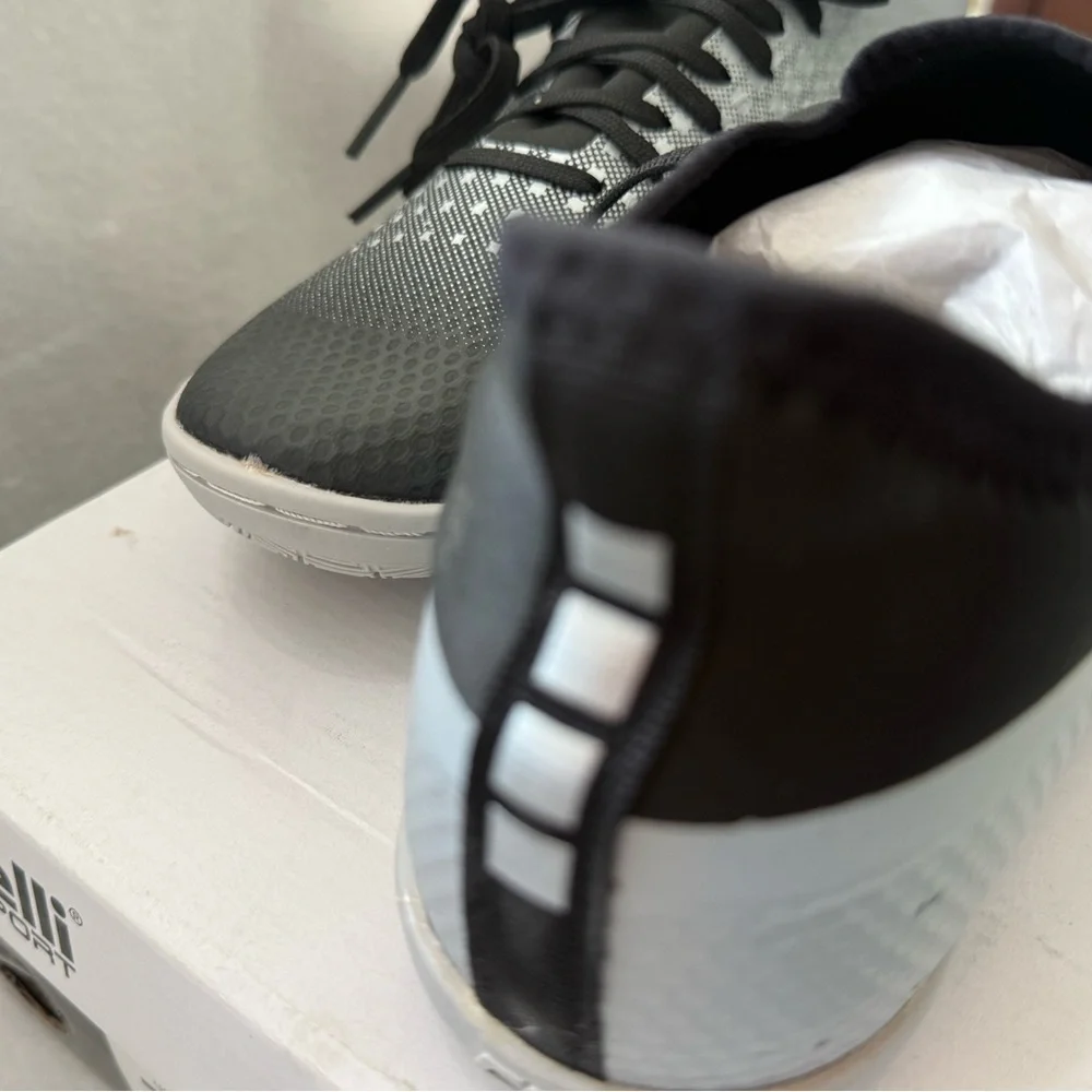 Capelli Sport Indoor Soccer Cleats. Black and Silver Men's Size 7.5